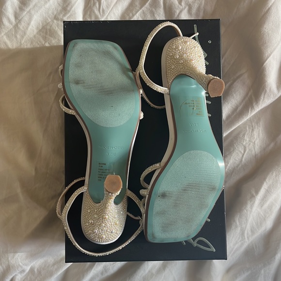 Blue by Betsey Johnson Ivory Pippr Wedding Heels - 8.5 - Picture 4 of 5